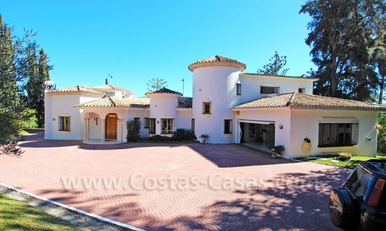 Villa de estilo andaluz situada en primera línea de golf a la venta en Estepona - Marbella 10