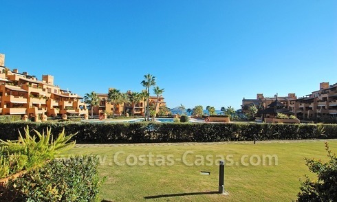 Apartamento de lujo, primera línea de playa a la venta, complejo frontal al mar, Nueva Milla de Oro, Marbella - Estepona 