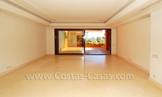 Apartamento de lujo, primera línea de playa a la venta, complejo frontal al mar, Nueva Milla de Oro, Marbella - Estepona 5