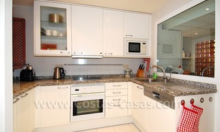 Apartamento en primera línea de playa a la venta, complejo situado frente al mar, Nueva Milla de Oro, Marbella - Estepona 12