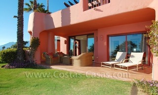 Apartamento en primera línea de playa a la venta, complejo situado frente al mar, Nueva Milla de Oro, Marbella - Estepona 2