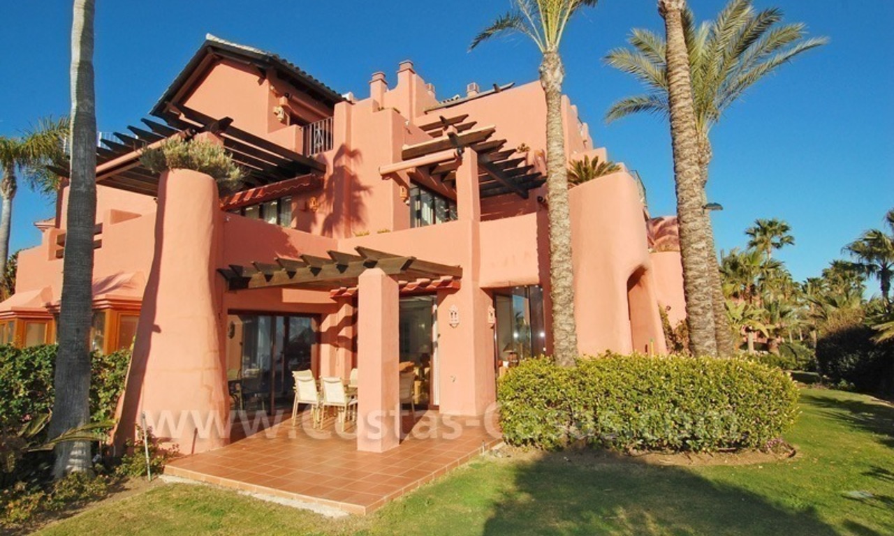 Apartamento en primera línea de playa a la venta, complejo situado frente al mar, Nueva Milla de Oro, Marbella - Estepona 3