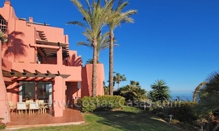 Apartamento en primera línea de playa a la venta, complejo situado frente al mar, Nueva Milla de Oro, Marbella - Estepona 4