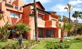 Apartamento de lujo frontal al mar de estilo andaluz a la venta en Marbella 3