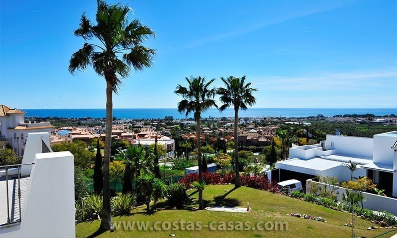 Villa de lujo de estilo moderno andaluz en venta, en Complejo de golf entre Marbella y Estepona 8