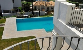 Villa de lujo de estilo moderno andaluz en venta, en Complejo de golf entre Marbella y Estepona 25