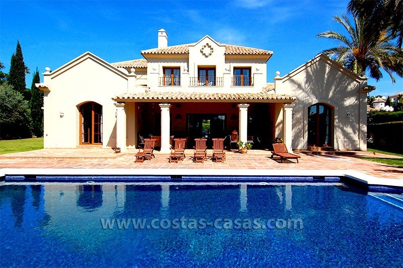 Villa de estilo andaluz a la venta en Estepona - Marbella