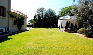 Villa de estilo andaluz a la venta en Estepona - Marbella 3