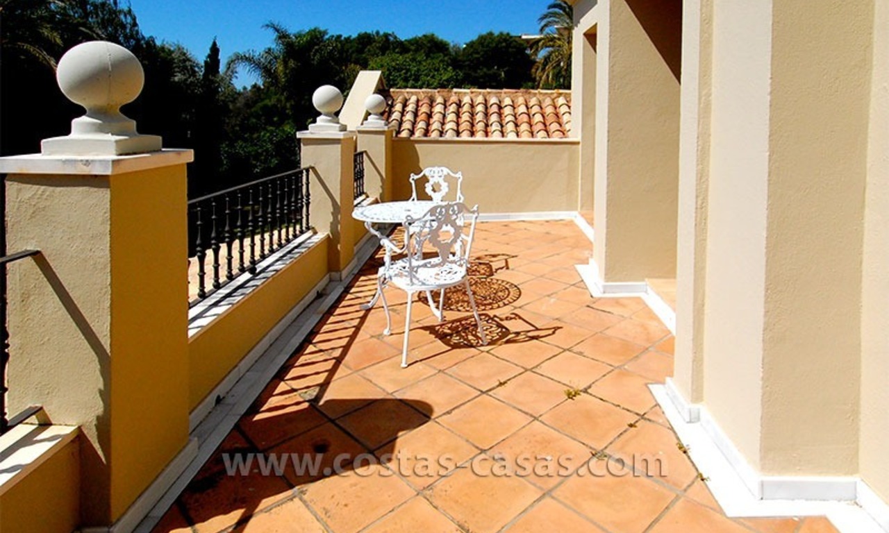 Villa de estilo andaluz a la venta en Estepona - Marbella 6