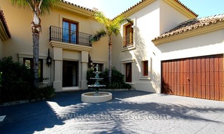 Villa de estilo andaluz a la venta en Estepona - Marbella 9