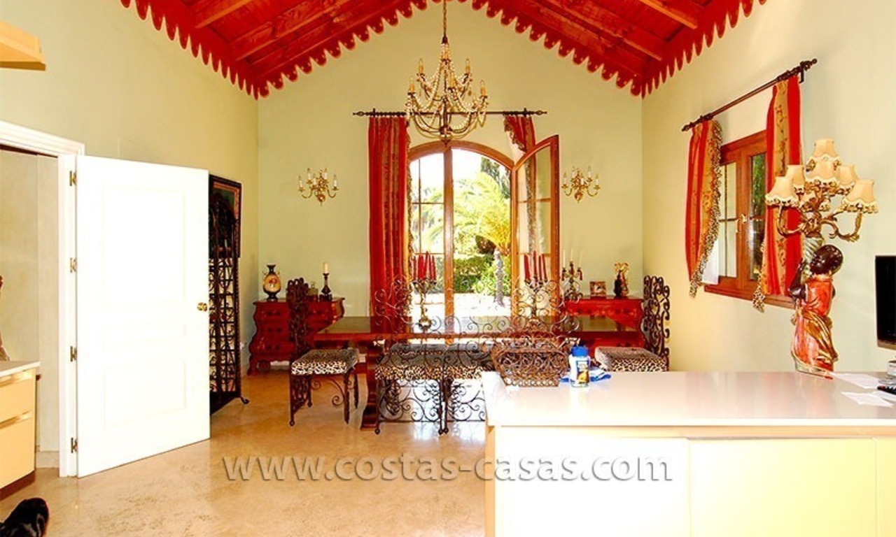 Villa de estilo andaluz a la venta en Estepona - Marbella 15