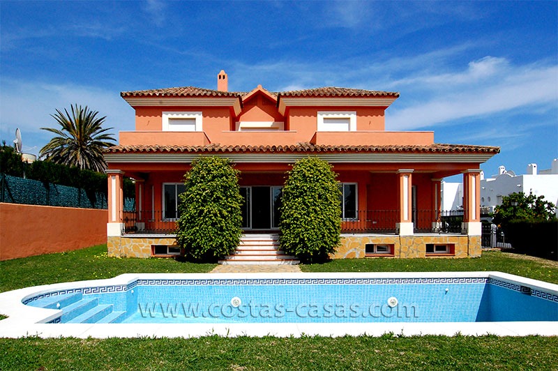 Ganga! Villa a la venta en la Nueva Milla de Oro, Marbella - Estepona