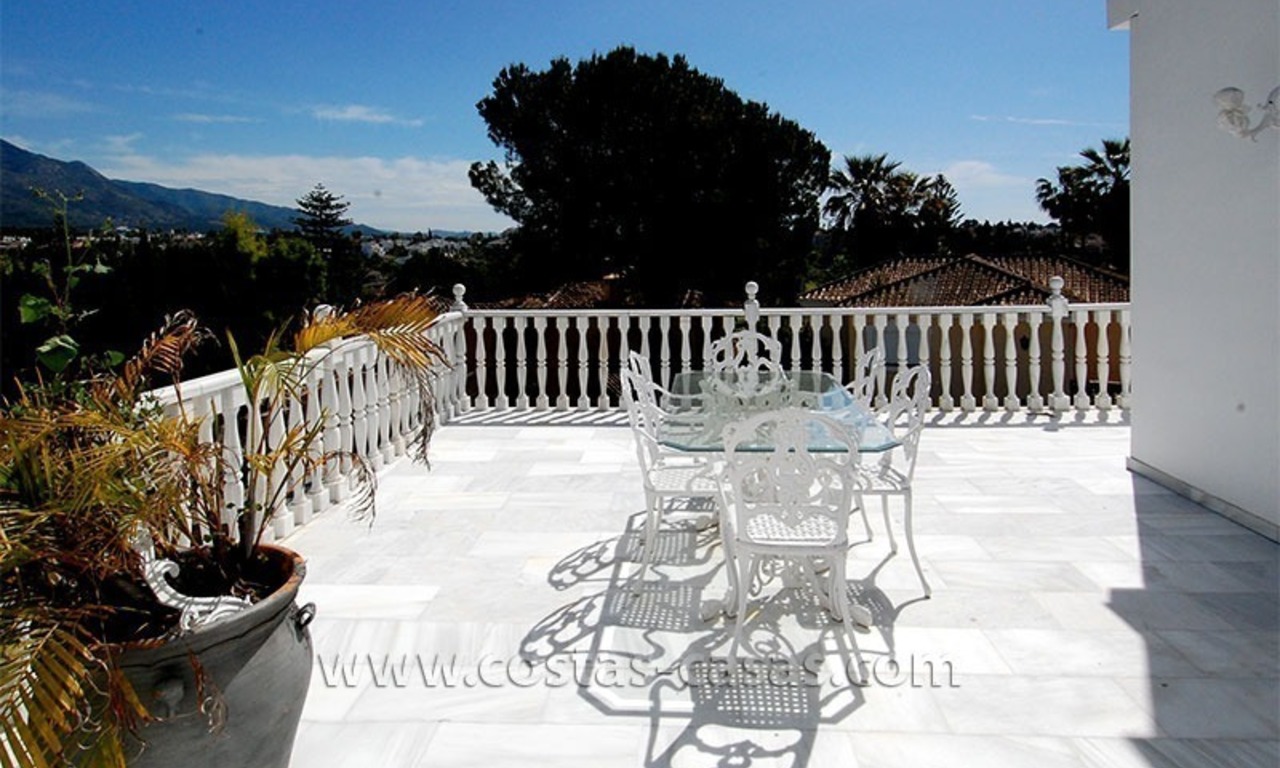 Villa situada en segunda línea de golf a la venta en Nueva Andalucía - Marbella 3