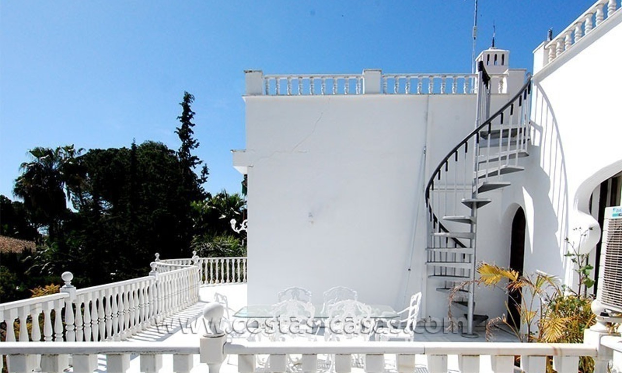 Villa situada en segunda línea de golf a la venta en Nueva Andalucía - Marbella 4