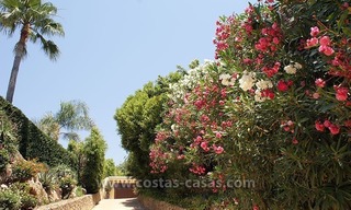 Villa de estilo andaluz a la venta en La Milla de Oro en Marbella 1