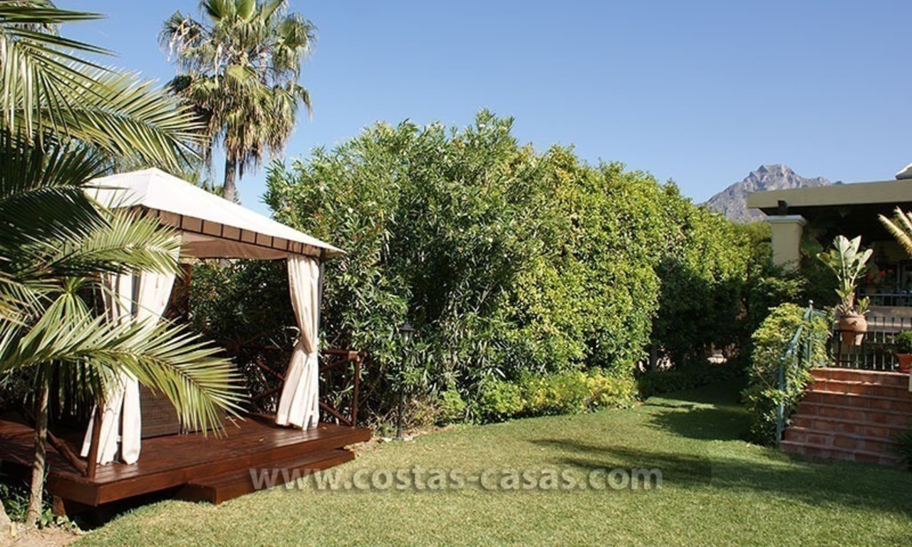 Villa de estilo andaluz a la venta en La Milla de Oro en Marbella 7