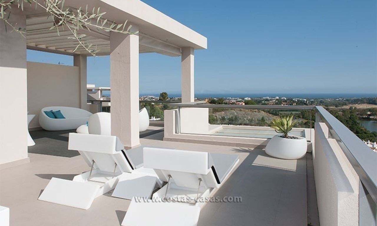 En Alquiler: Nuevo, ático de lujo de estilo contemporáneo en Marbella-Benahavis, Costa del Sol 1