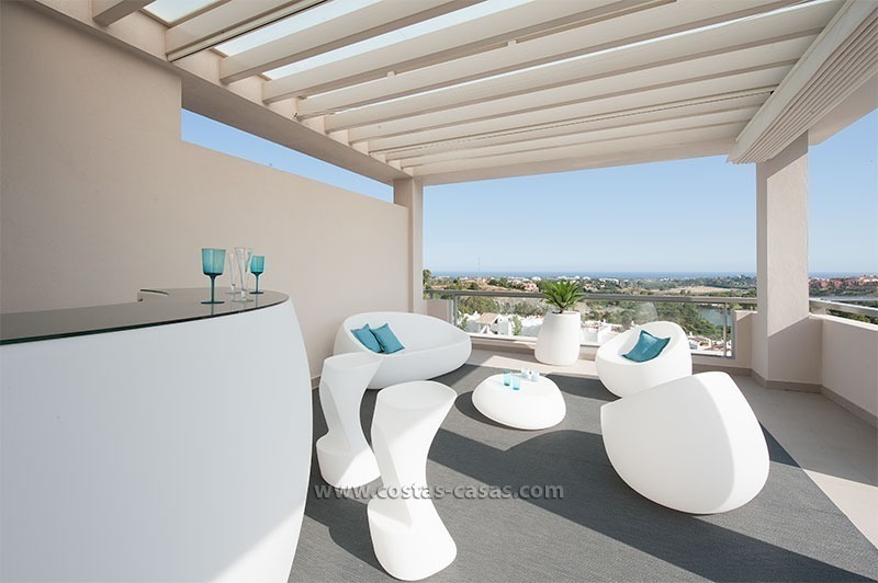 En Alquiler: Nuevo, ático de lujo de estilo contemporáneo en Marbella-Benahavis, Costa del Sol