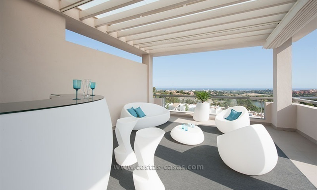 En Alquiler: Nuevo, ático de lujo de estilo contemporáneo en Marbella-Benahavis, Costa del Sol 0