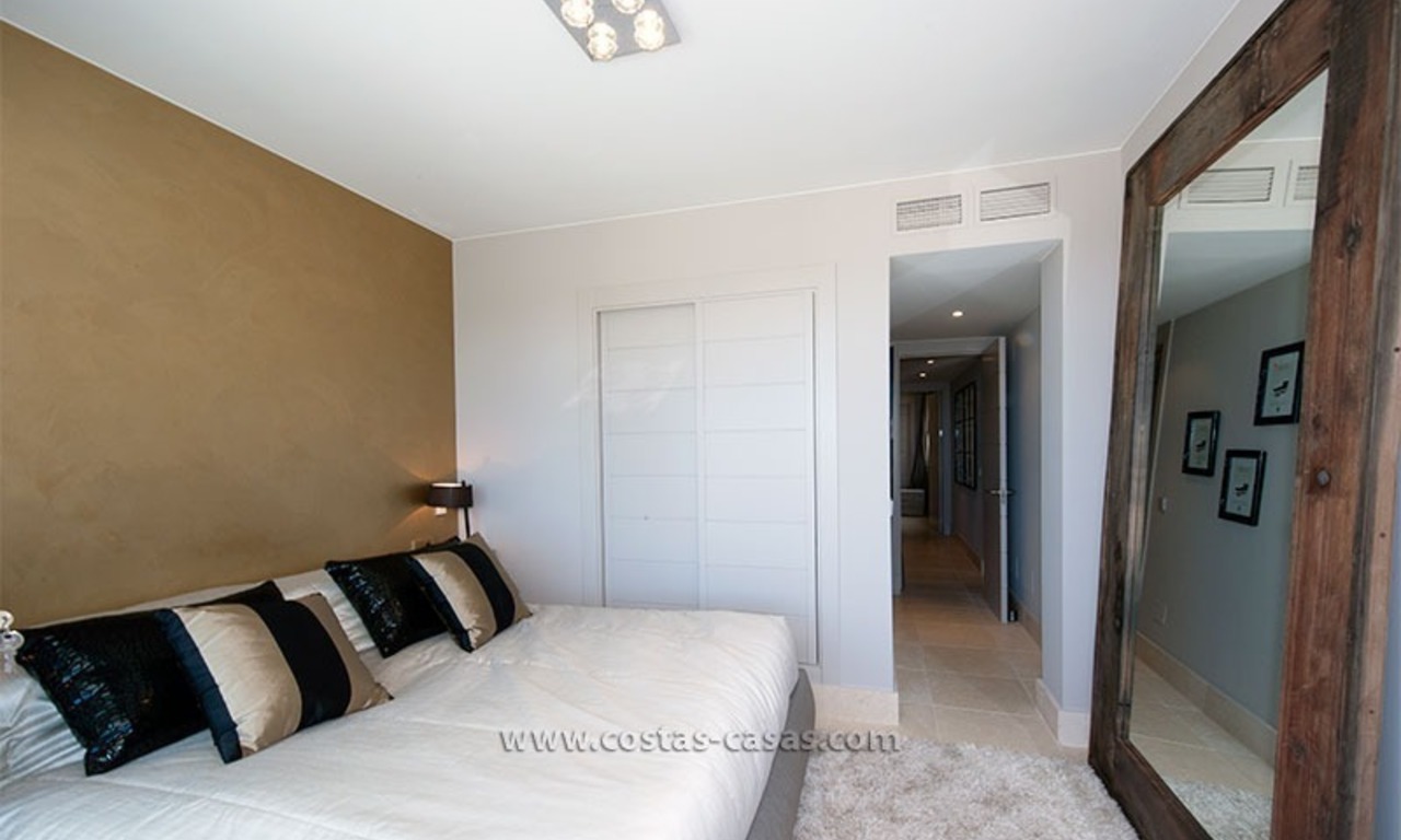Nuevo apartamento de vacaciones de estilo moderno en alquiler un complejo de golf Marbella-Benahavis en la Costa del Sol 14
