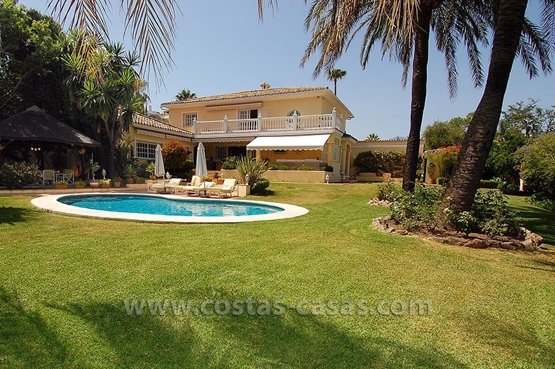 Villa de estilo andaluz para comprar cerca de San Pedro en Marbella