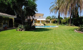 Villa de estilo andaluz para comprar cerca de San Pedro en Marbella 1