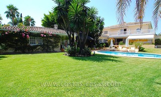 Villa de estilo andaluz para comprar cerca de San Pedro en Marbella 3