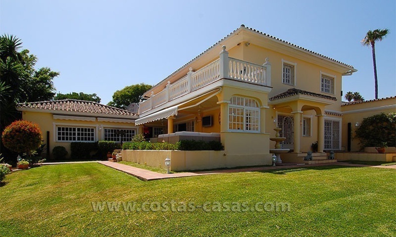 Villa de estilo andaluz para comprar cerca de San Pedro en Marbella 6