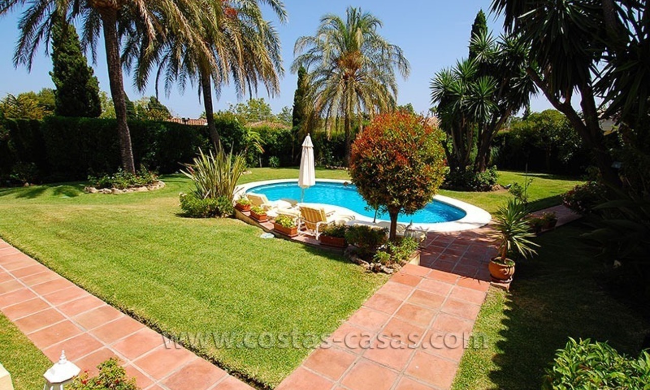 Villa de estilo andaluz para comprar cerca de San Pedro en Marbella 7