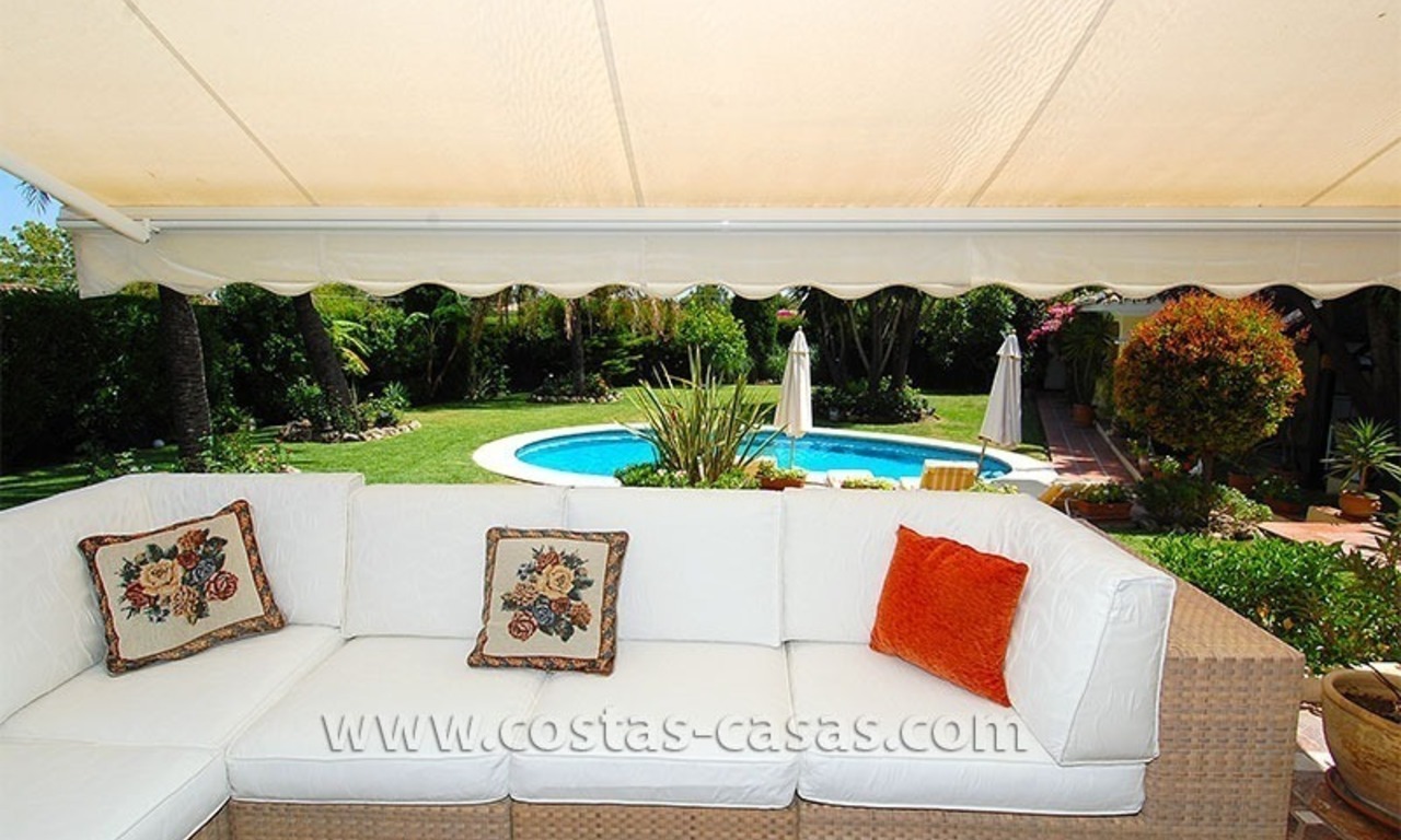 Villa de estilo andaluz para comprar cerca de San Pedro en Marbella 12
