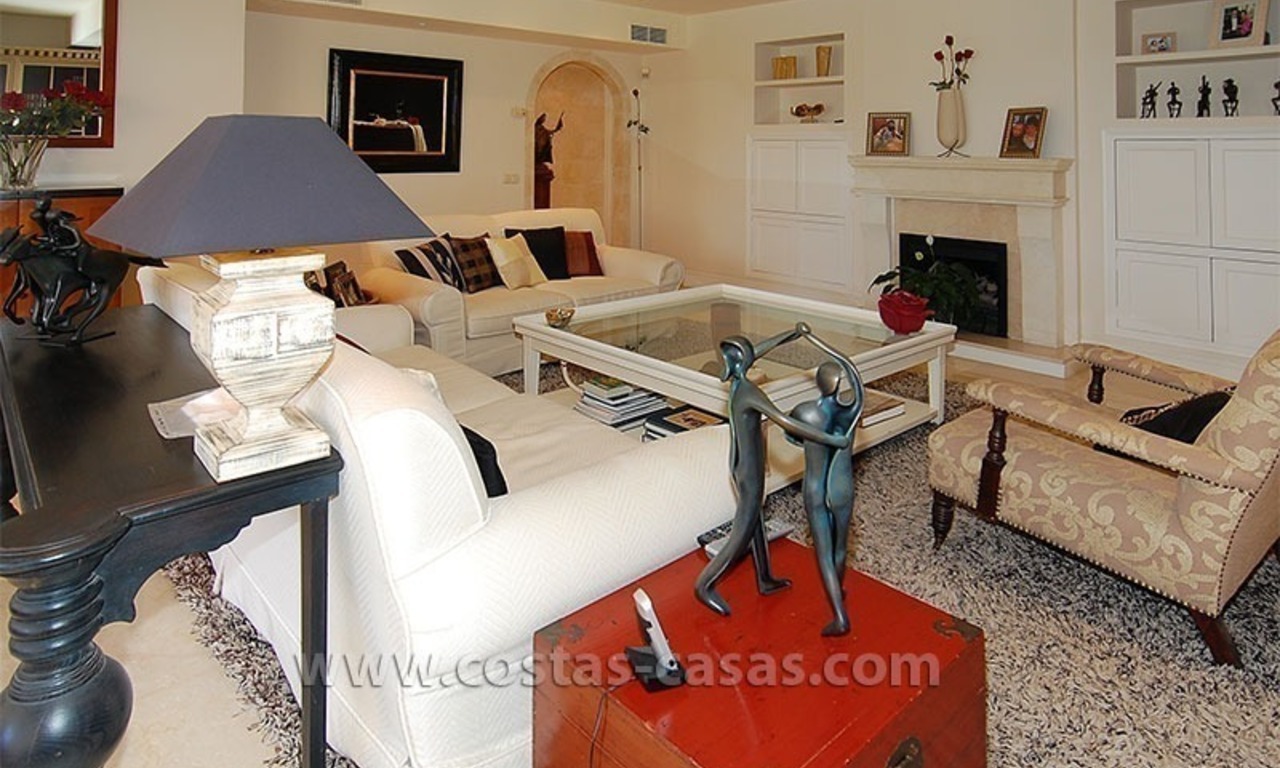 Villa de estilo andaluz para comprar cerca de San Pedro en Marbella 16