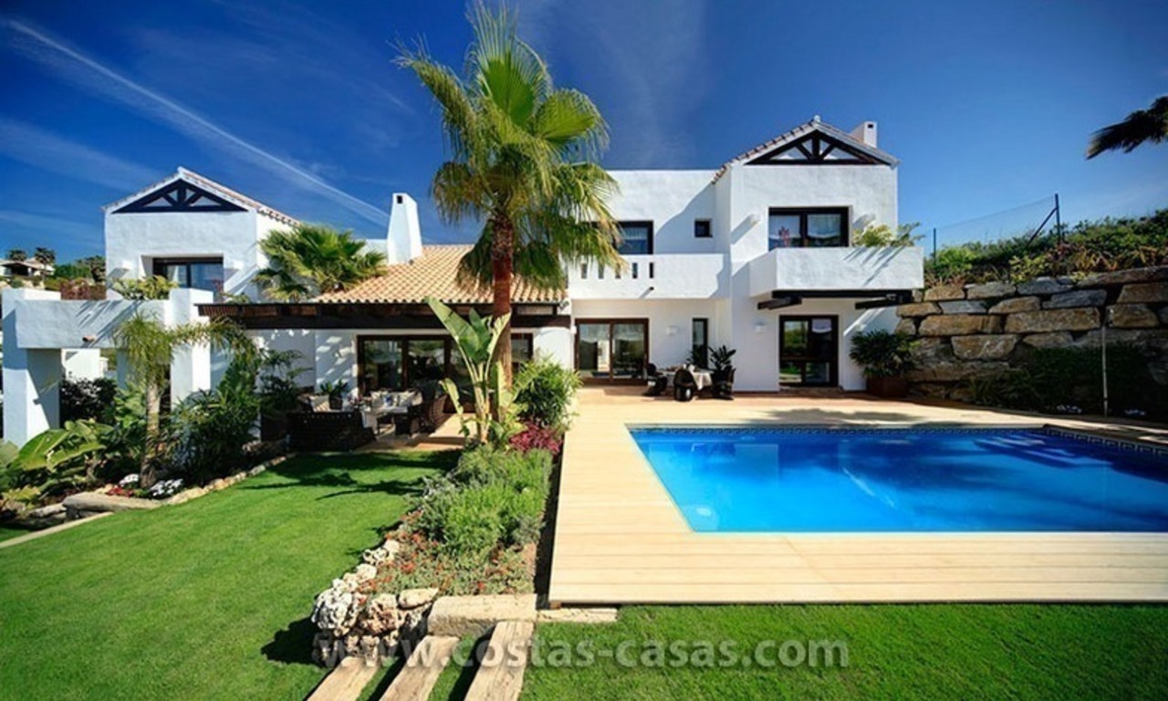 Villa de lujo contemporánea en segunda línea de golf a la venta en Marbella – Benahavis 0