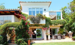 Villa en primera línea de golf a la venta en Marbella - Benahavis 1