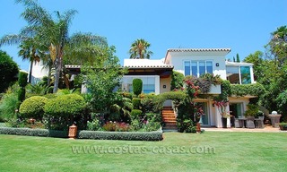 Villa en primera línea de golf a la venta en Marbella - Benahavis 2