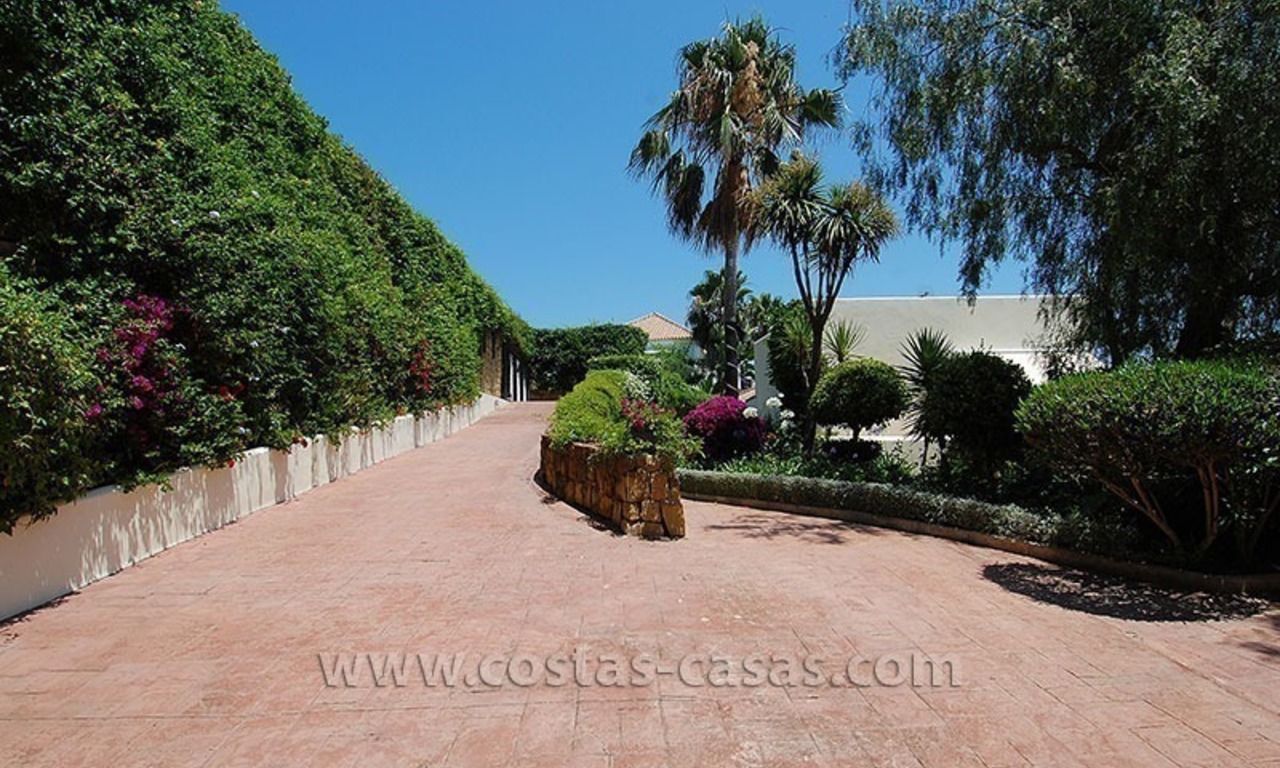 Villa en primera línea de golf a la venta en Marbella - Benahavis 9