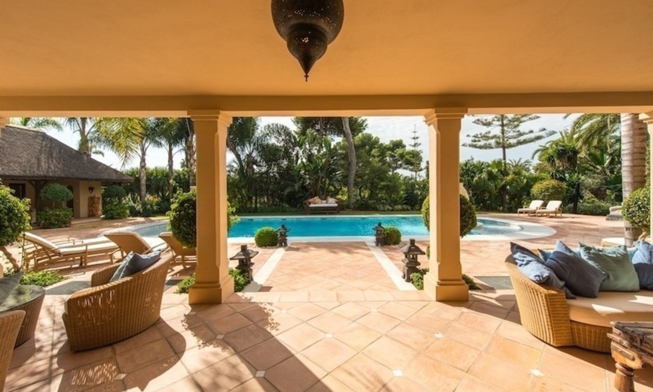 Exclusiva villa junto a la playa a la venta en Marbella 8