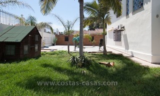 Villa en la playa a la venta en la Milla de Oro cerca de Puerto Banús 1