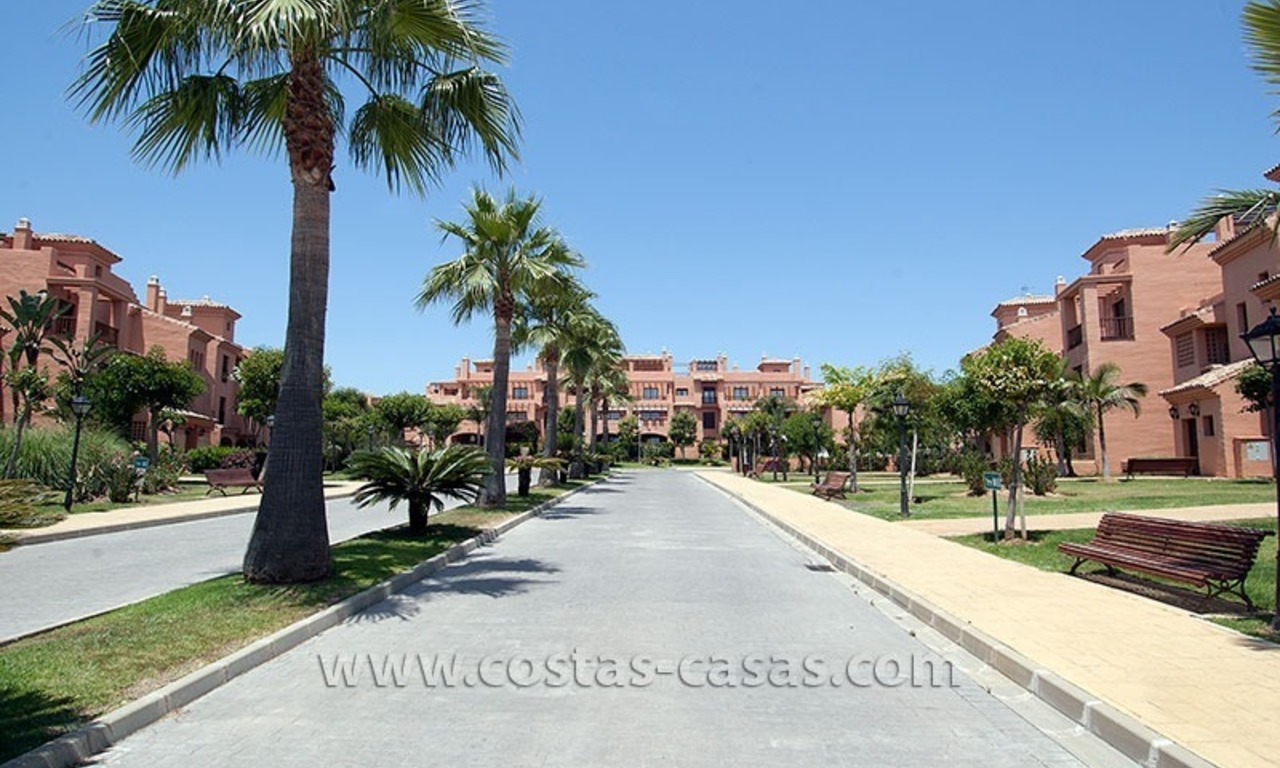 Apartamento en la playa a la venta en complejo en Marbella Oeste 2