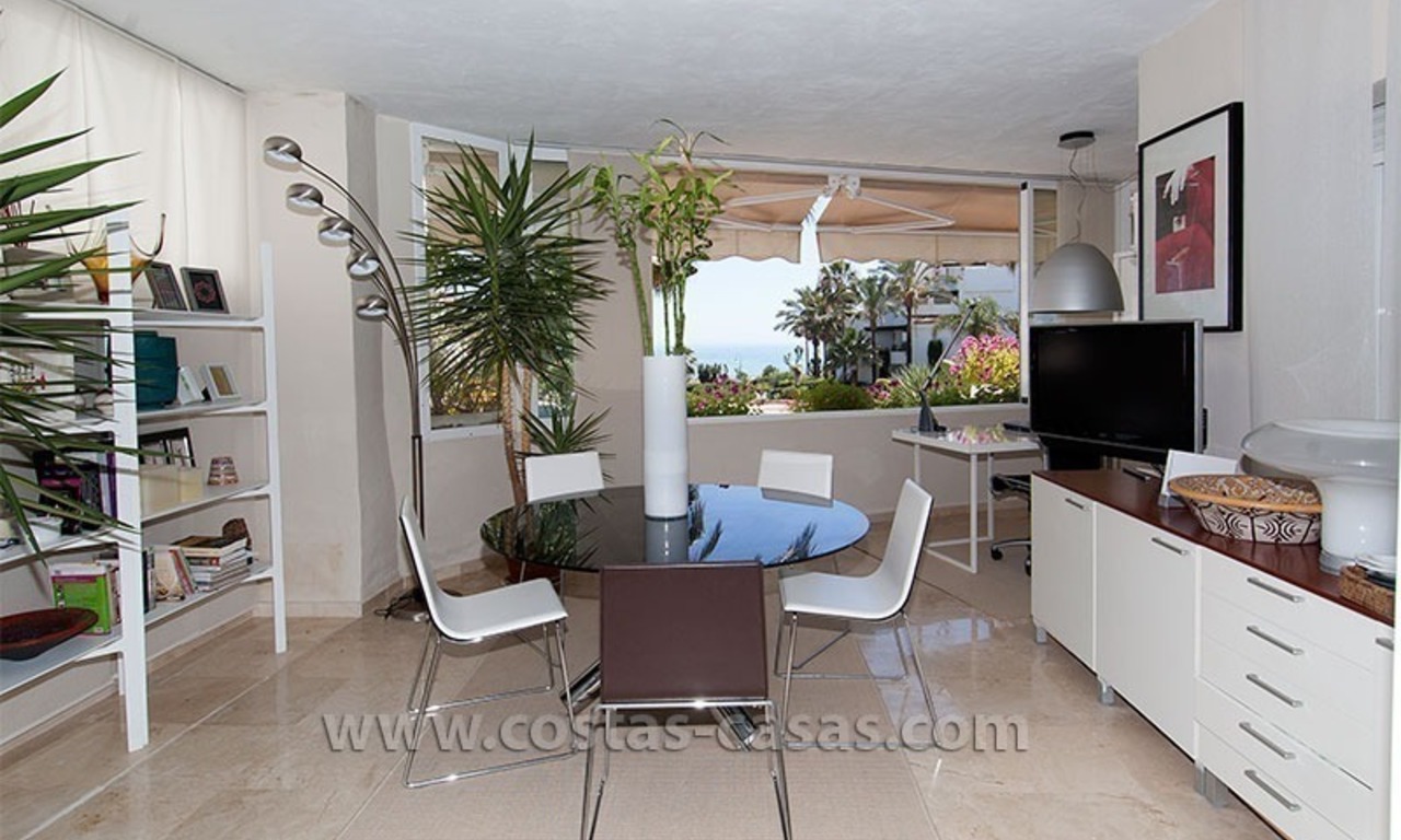 Apartamento de lujo en la playa a la venta en complejo frente al mar, Nueva Milla de Oro, Marbella - Estepona 5