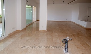 Apartamento moderno a la venta en Nueva Andalulcía - Marbella 4
