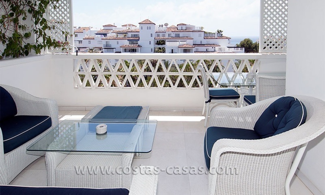 Apartamento en la playa a la venta en Puerto Banús - Marbella 0