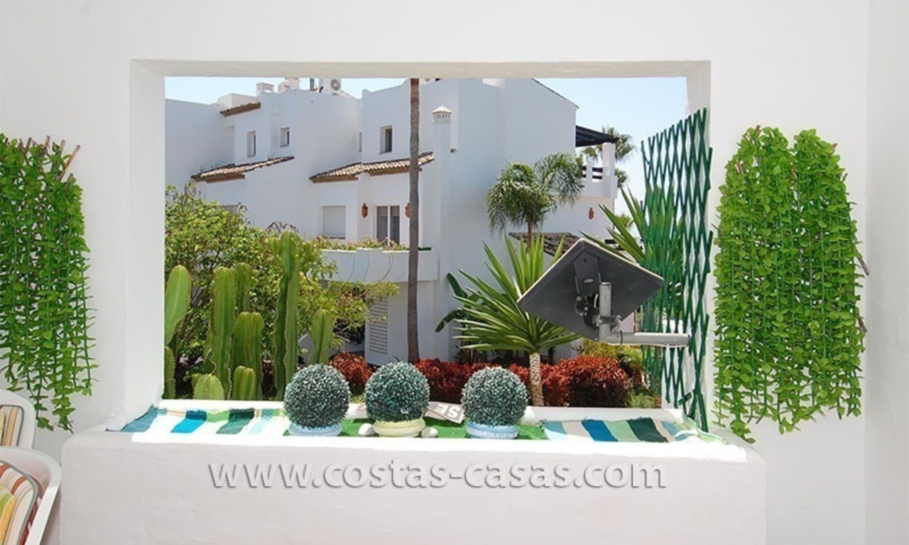 Apartamento en la playa a la venta, complejo en primera línea de playa, Nueva Milla de Oro, Marbella - Estepona 7
