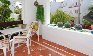 Apartamento en la playa a la venta, complejo en primera línea de playa, Nueva Milla de Oro, Marbella - Estepona 1