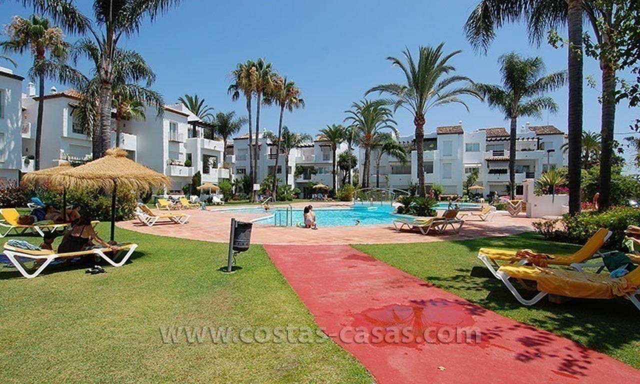 Apartamento en la playa a la venta, complejo en primera línea de playa, Nueva Milla de Oro, Marbella - Estepona 9