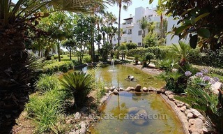 Apartamento en la playa a la venta, complejo en primera línea de playa, Nueva Milla de Oro, Marbella - Estepona 11