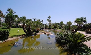 Apartamento en la playa a la venta, complejo en primera línea de playa, Nueva Milla de Oro, Marbella - Estepona 13