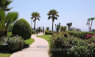 Apartamento en la playa a la venta, complejo en primera línea de playa, Nueva Milla de Oro, Marbella - Estepona 14