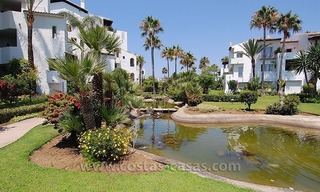 Apartamento en la playa a la venta, complejo en primera línea de playa, Nueva Milla de Oro, Marbella - Estepona 15