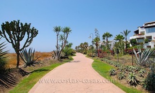 Apartamento en la playa a la venta, complejo en primera línea de playa, Nueva Milla de Oro, Marbella - Estepona 16
