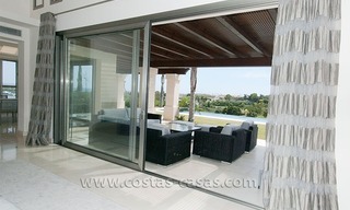 Villa estilo moderno andaluz a la venta, resort de golf, Nueva Milla de Oro entre Puerto Banús - Marbella, Benahavis - Estepona 6